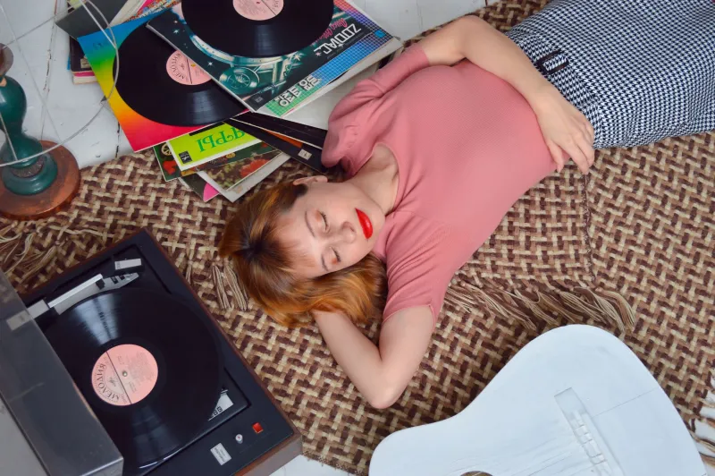 Touch, Feel, Rewind: The Young Americans Choosing Analog Over Algorithms